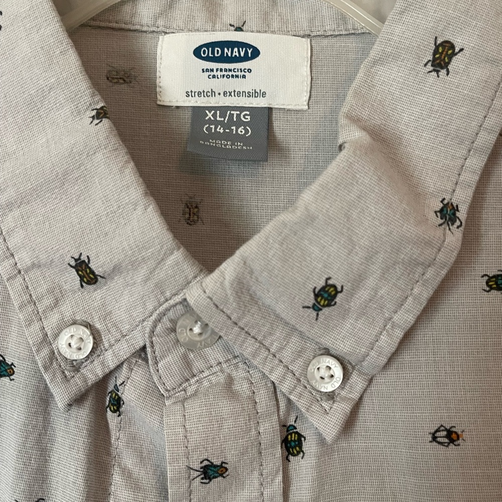 Old Navy button down shirt with insects print. Size 14-16 XL